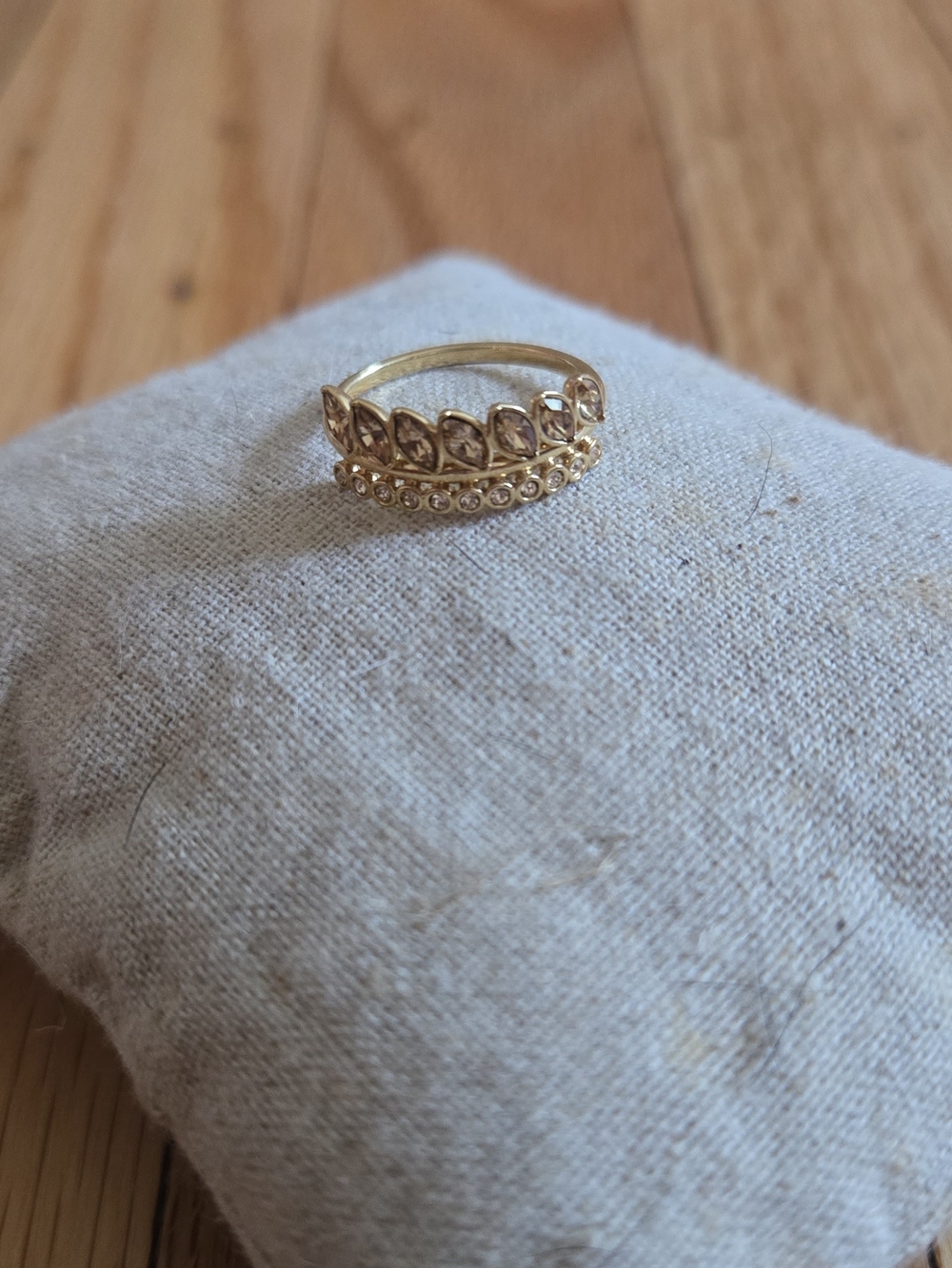 Stella & Dot Gold Leaf and Crystal Stackable Ring